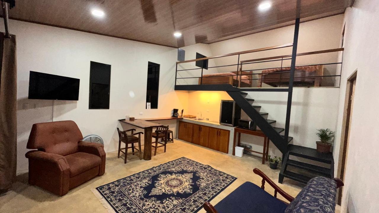 Modern Loft Inside A Beautiful Farm Apartment General Viejo Bagian luar foto