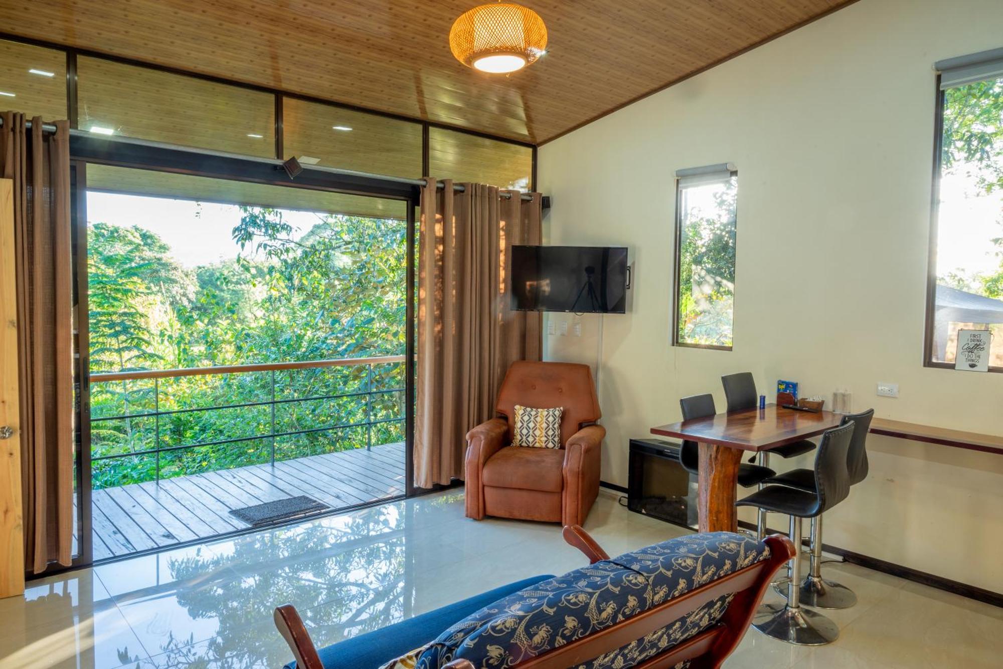 Modern Loft Inside A Beautiful Farm Apartment General Viejo Bagian luar foto