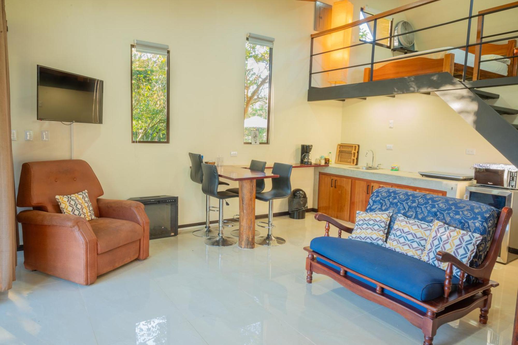 Modern Loft Inside A Beautiful Farm Apartment General Viejo Bagian luar foto